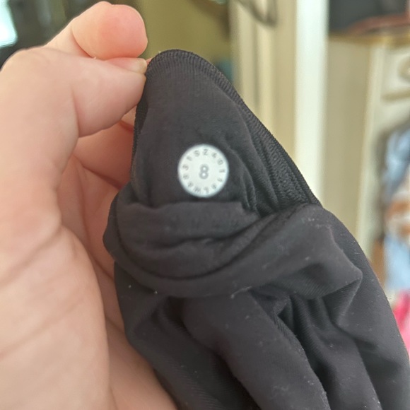 Black Size 8 Lululemon Skirt - Picture 2 of 3